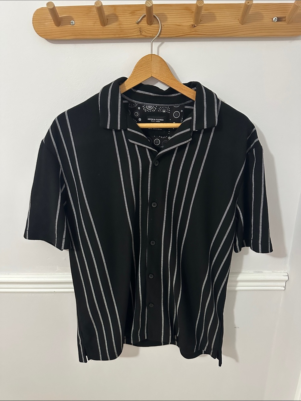 Denim & Flower Black Short-Sleeve Button-Down with Gray Vertical Stripes